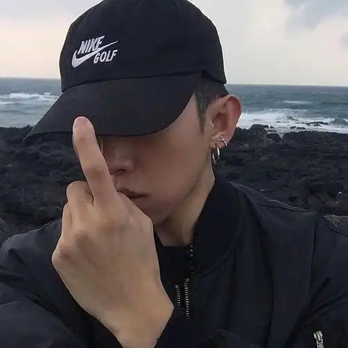 压低帽檐神秘客头像