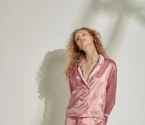 面料选用供于爱马仕的"winter jasmine","winter jasmine"是只有国际