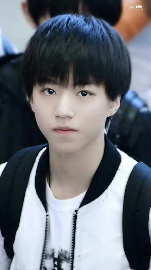 未成年的八中副会长大人初恋感真的好强01@tfboys-王俊凯#内娱百分