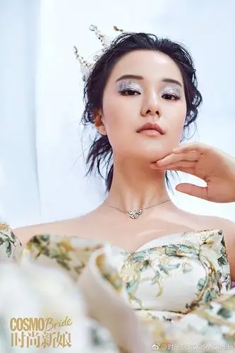 模特王一登上时尚新娘拍摄新媒体大片新年伊始美裙相伴