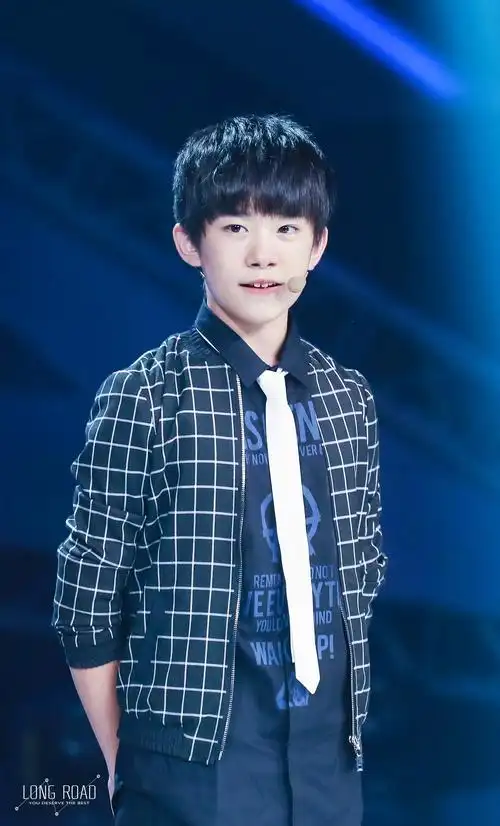 tfboys易烊千玺 8 cr:@longroad_千玺个站