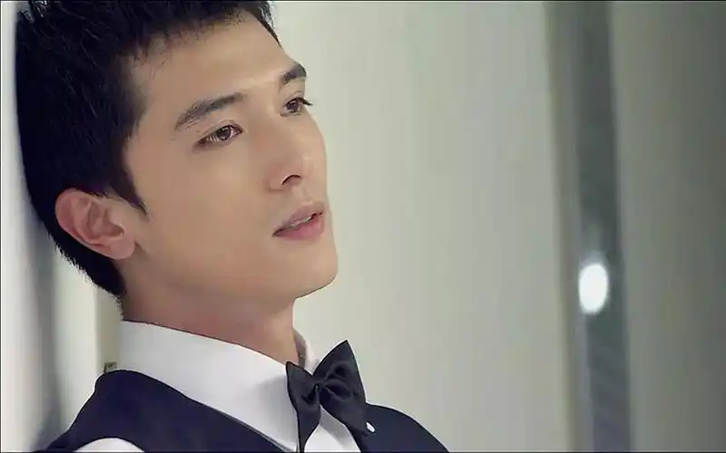 甩唐嫣被骂渣男于正炮轰没艺德!帅哥邱泽惹啥祸?