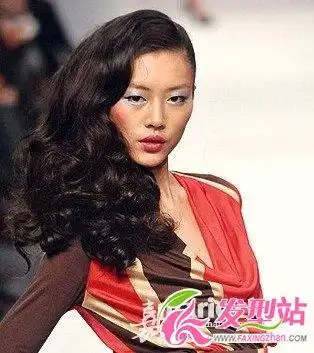 侧分卷发80年代怀旧风回潮