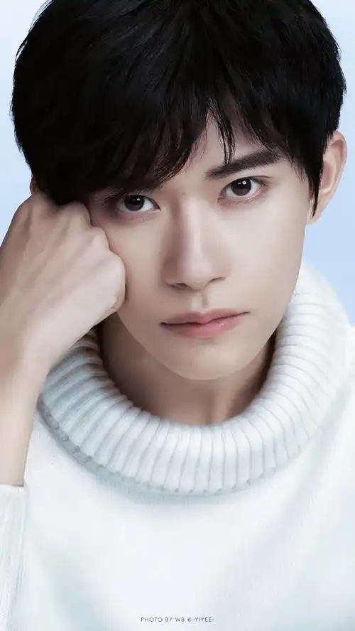 易烊千玺代言瑞幸咖啡##易烊千玺二三逢时戢鳞风起