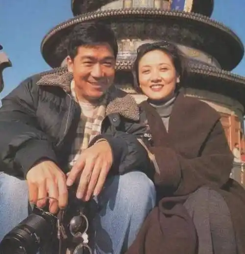 他是邓婕前夫分手36年身家过亿再谈起对方直言她自作自受