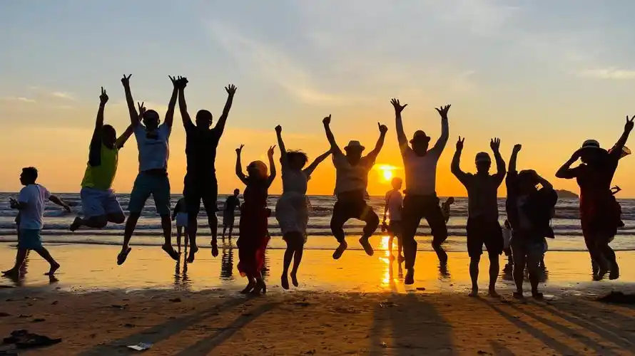 谁能想到这一群人里不只是80/90后,还有50/60/70后|日落|嘴角|70后