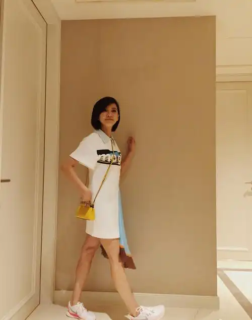 "元气少女"陈意涵是怎么了?黑色连衣裙却穿出了乡土大妈味