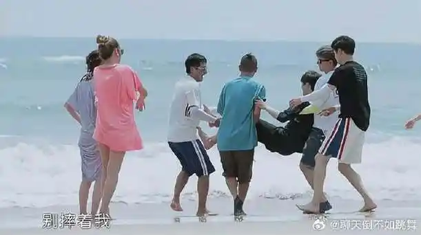 魏大勋终于被丢进了海里!|魏大勋_新浪新闻