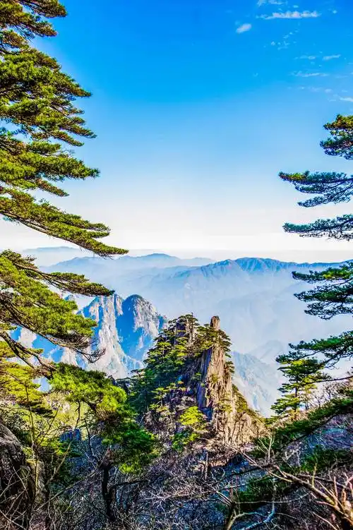我国非常神秘的山峰,其壮丽的风景上了小学课本,有空要去一次_黄山