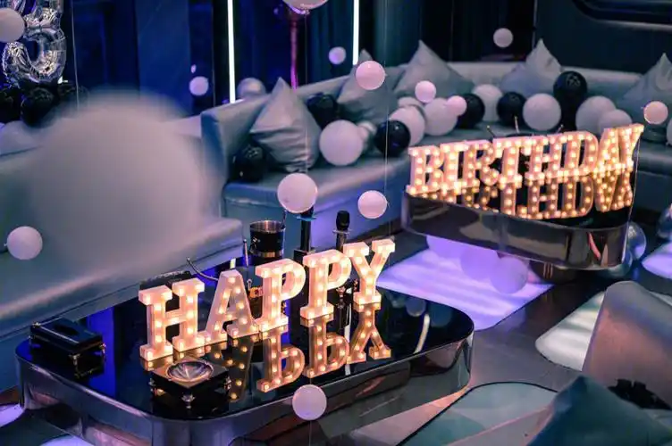 黑白银色系ktv生日惊喜布置求婚气球惊喜