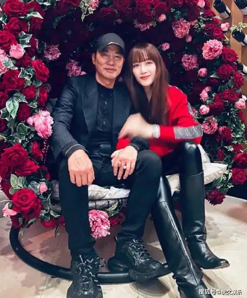 69岁任达华现身英国过年!