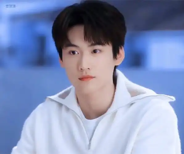 周柯宇00后清奇霸总##周柯宇抬眸杀