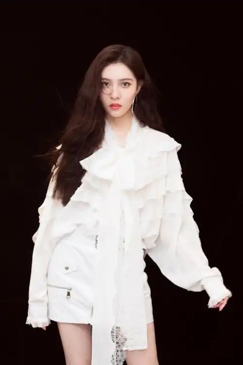 《风暴舞》开机 宋妍霏大长腿亮相吸睛饰90后|陈伟霆_网易娱乐