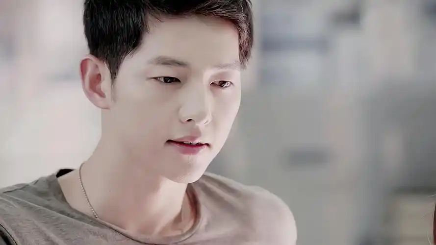 宋仲基《太阳的后裔》高清剧照桌面壁纸图片