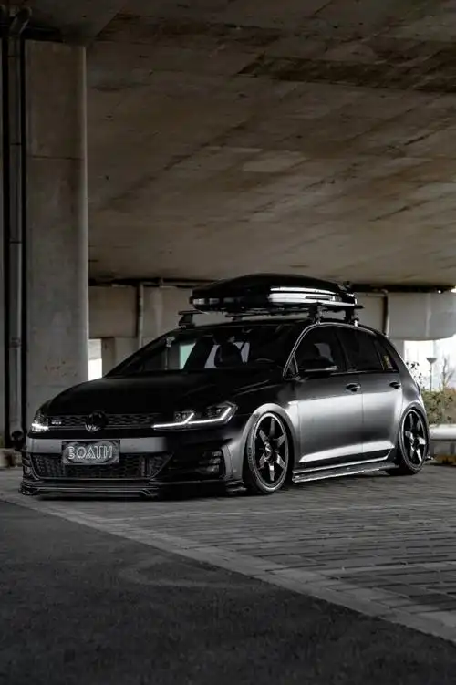 黑武士是永不过时的配色高尔夫mk75gti如今依旧很帅