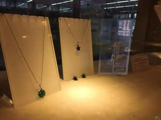 中东欧特色商品馆展示的挂饰商品