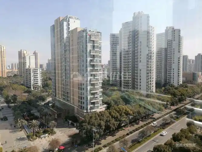 南北通透 高楼层 全天采光 视野开阔无遮挡,湖畔天城二手房,425万,3室