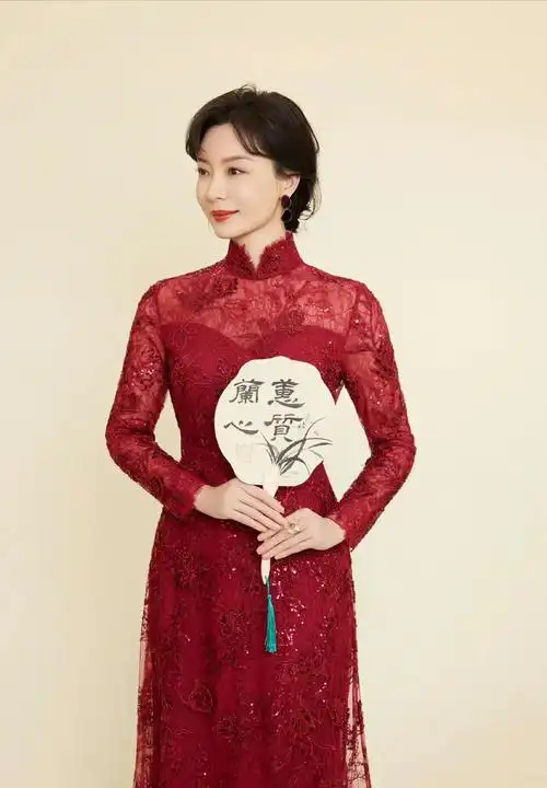 一天:钟楚曦泰国官宣,周杰伦两口打网球,张颂文太暖心_王灿_网友_陈数