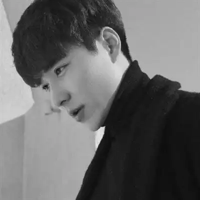 黑白男头:我们都是在夜里崩溃过的_男生头像_我要个性网