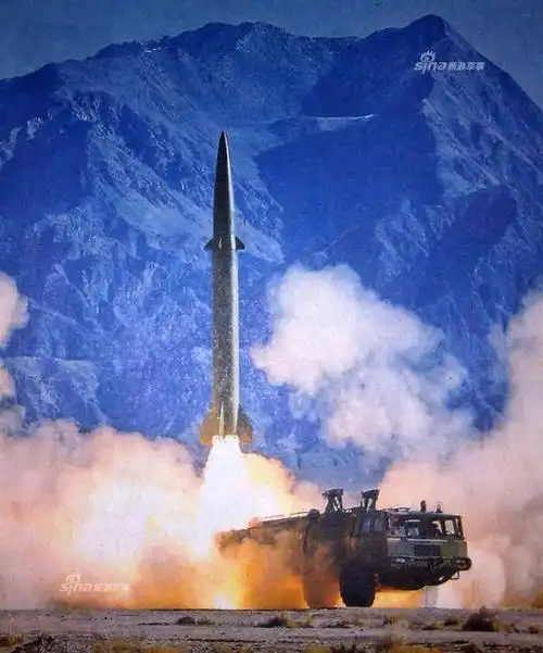 中国东风导弹发射图