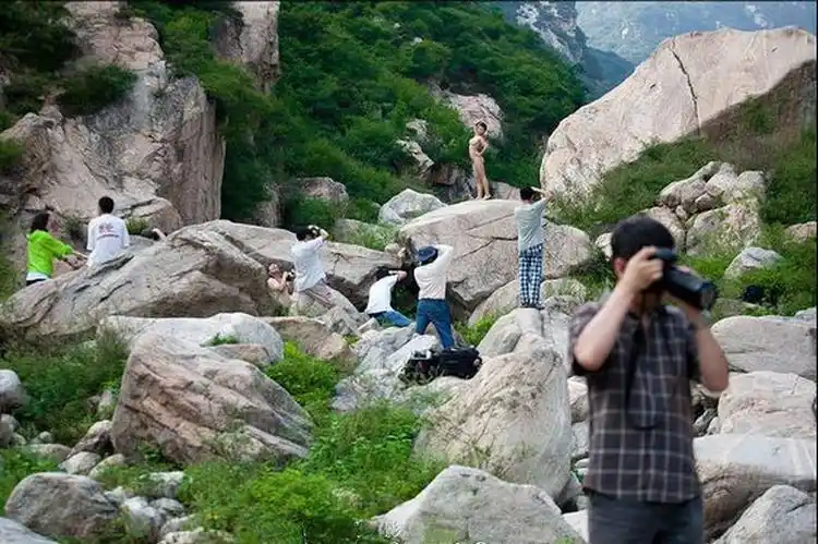 人体女模和大黑狗(外拍花絮)