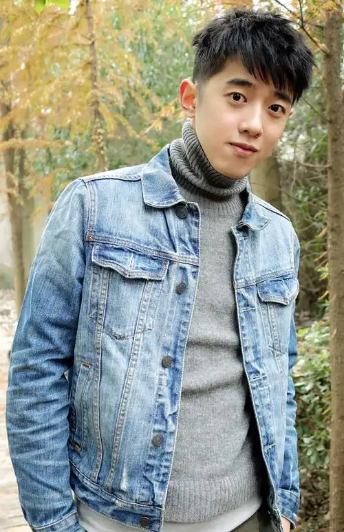 明星图片 大陆 男 梁靖康 > 梁靖康帅气生活照图片(4/6)1/6 2/6 3/6 4