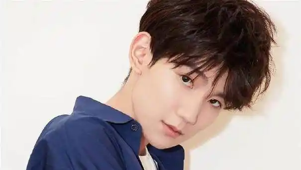 扛住了千玺的舞姿,扛住了王俊凯的颜值,却扛不住王源的爱心_易烊_公益