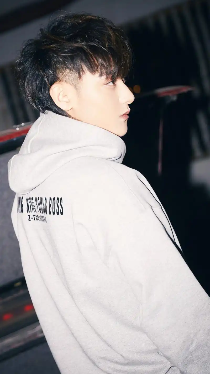 演员黄子韬,炫酷又帅气,来看写真照