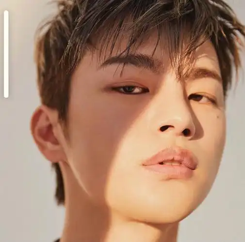 徐仁国  喜欢你的泪痣,喜欢你的梨涡,喜欢你的笑.