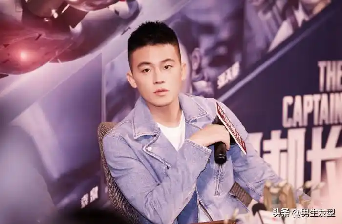 男生圆脸短发男生短发怎样剪才帅气