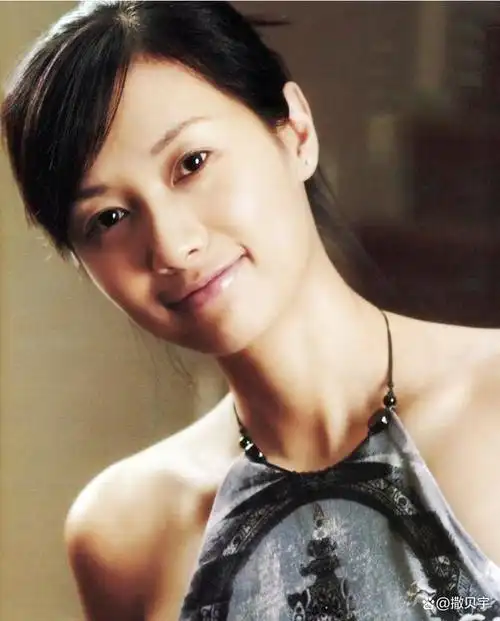 从不缺男友的徐静蕾:才华横溢,而又放荡不羁,不婚不育