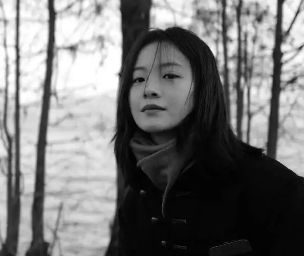 李庚希与好友聚会抽烟