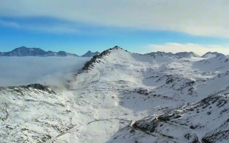 抬头就能看见雪山,你来我们一起看