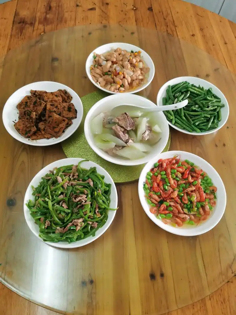 一桌五菜一汤,工地人员能吃饱吗?绝对真实!