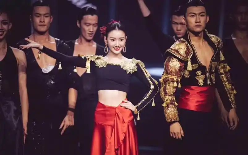 毛晓彤新舞林大会斗牛舞惊艳全场宝藏女孩是她没错了