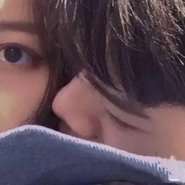 由美头网整理发布,情侣头像频道提供更多与亲吻,接吻相关的头像图片