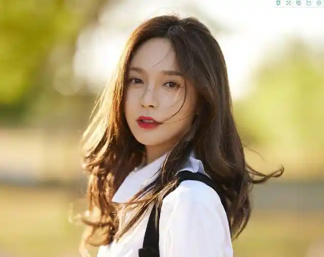 沈梦辰吐槽孟佳头发少,却反遭调侃:自己都斑秃了还说别人!