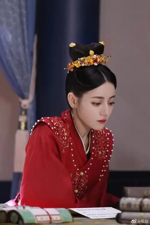 中,古装造型的迪丽热巴真是可静可动,一身古装在身,天下数她最美