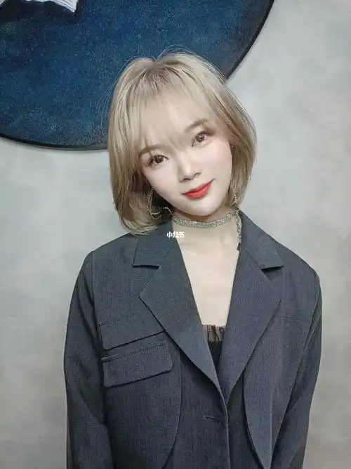 适合肤白mm的一款韩系染发颜色亚麻黄