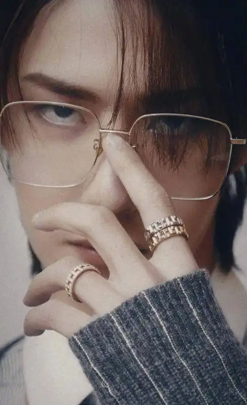 奢品原创李现戴金丝眼镜变身斯文败类王一博眼镜杀能够媲美你pick谁