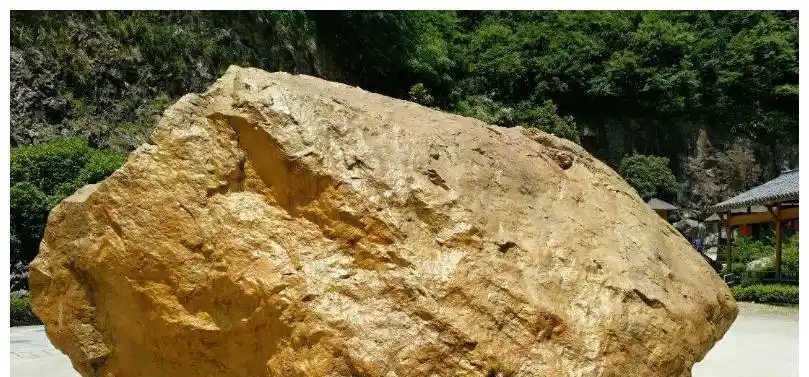 世界最大的金矿石,重45吨价值120亿,露天摆放无人动