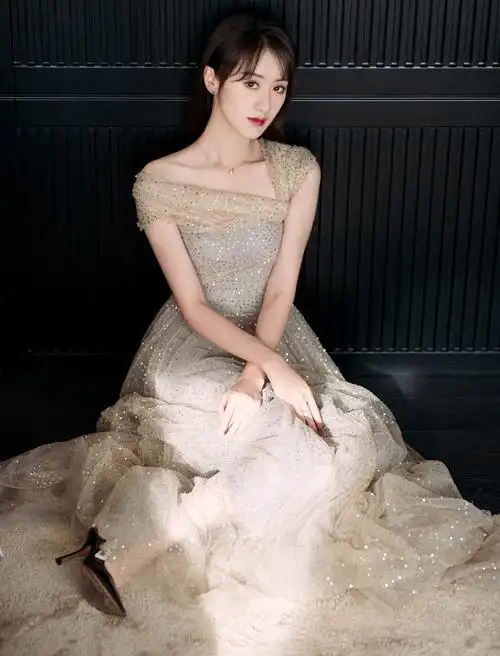 真不愧是仙女袁冰妍穿香槟色礼服裙灵气满满藏不住的少女气质