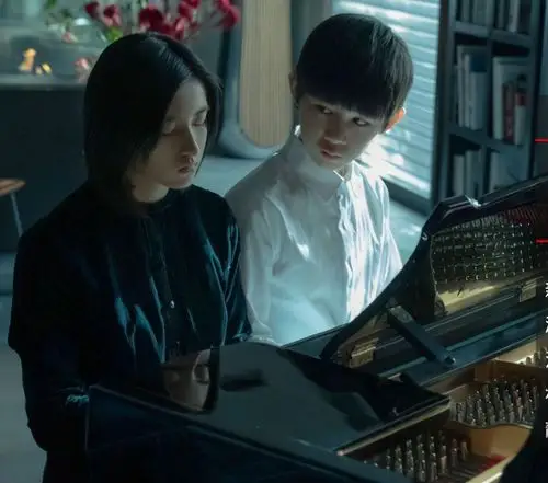 秘密访客全员恶人张子枫荣梓杉眼神好灵让人担心的竟是剧情