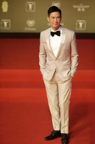 影帝张家辉终于高调,5套西装演绎"型男"魅力,51岁帅到飞起!