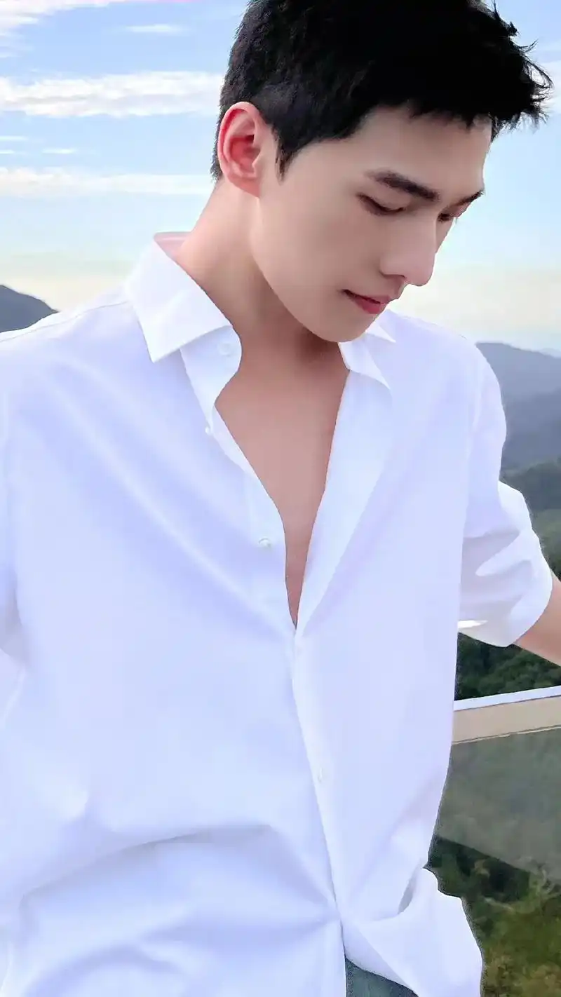 少年感爆棚 #人气爆棚 #白衬衫少年 杨洋 - 抖音