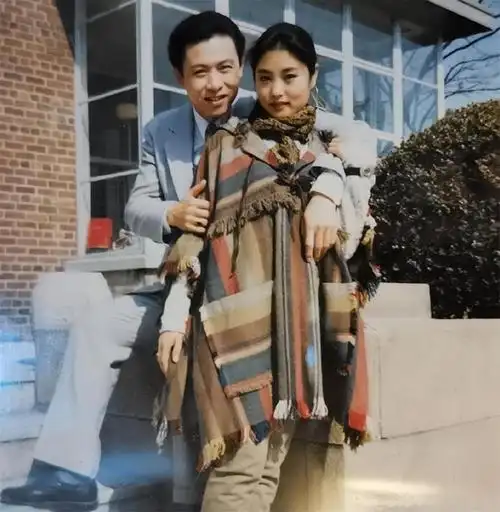 回顾著名演员胡亚捷:娶初恋为妻,曾3次闹离婚,如今幸福美满