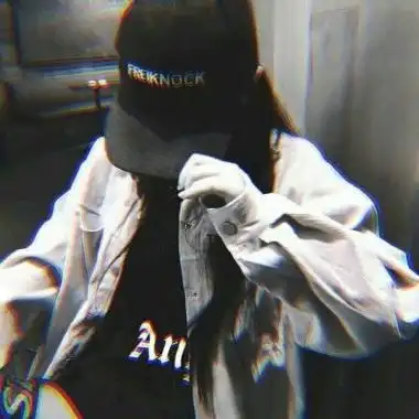 霸气女王范女生头像身穿黑色衣服