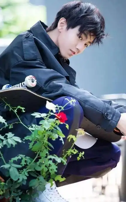 2020年最火的壁纸阳光男生