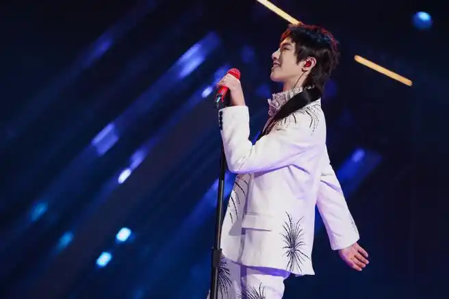 华晨宇舞台好浪漫##华晨宇舞台实时收视率登顶