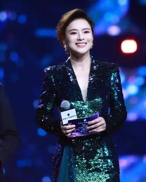 45岁知名主持人陈辰喜当妈!